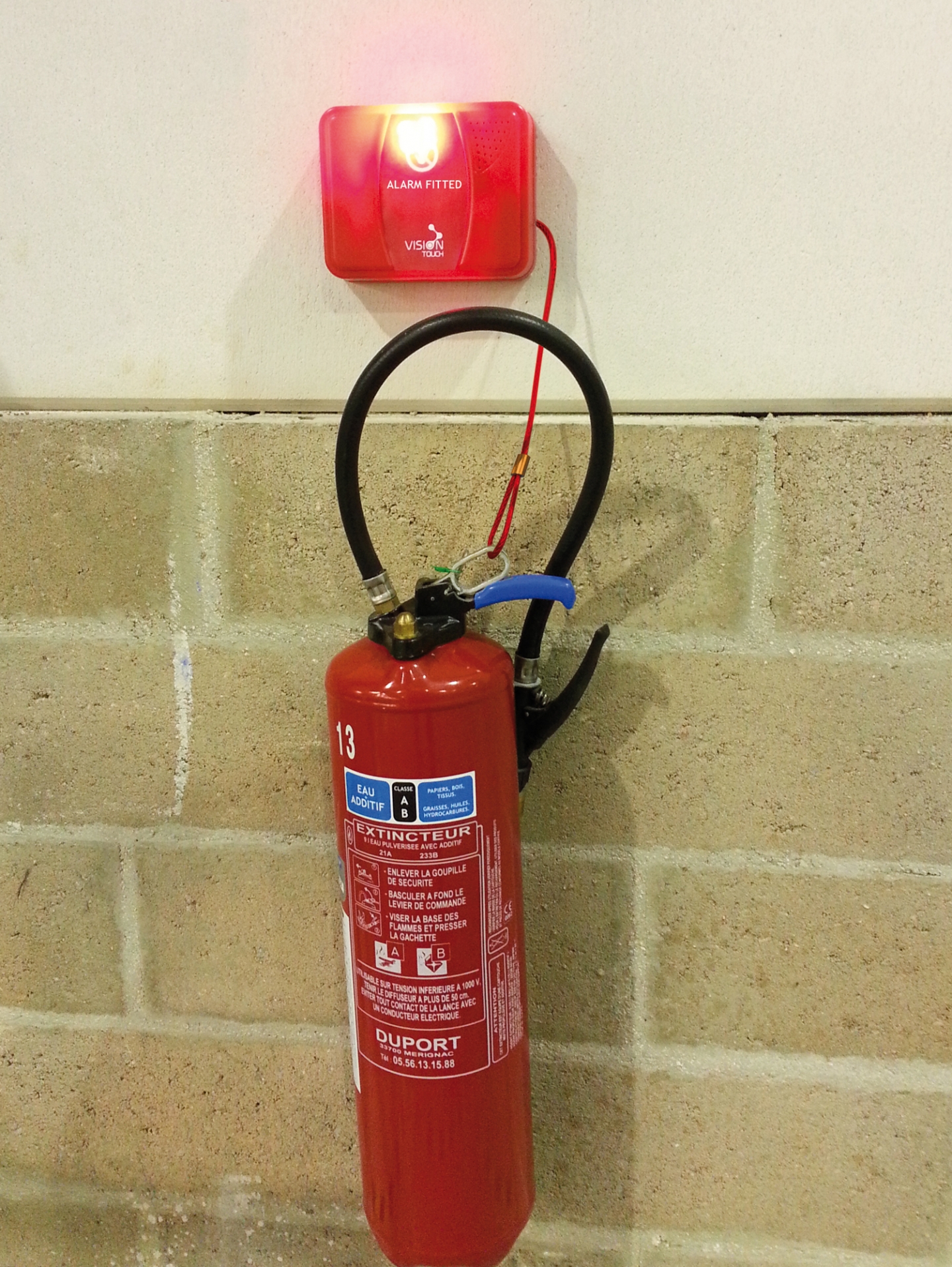 Wireless alarm unit for fire protection equipment