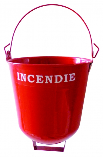 Round-bottomed fire buckets. Crdits : ©myfiresafetyproducts.com 2021
